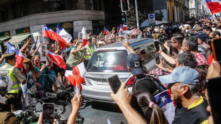 Masiva despedida ciudadana a Piñera en Chile