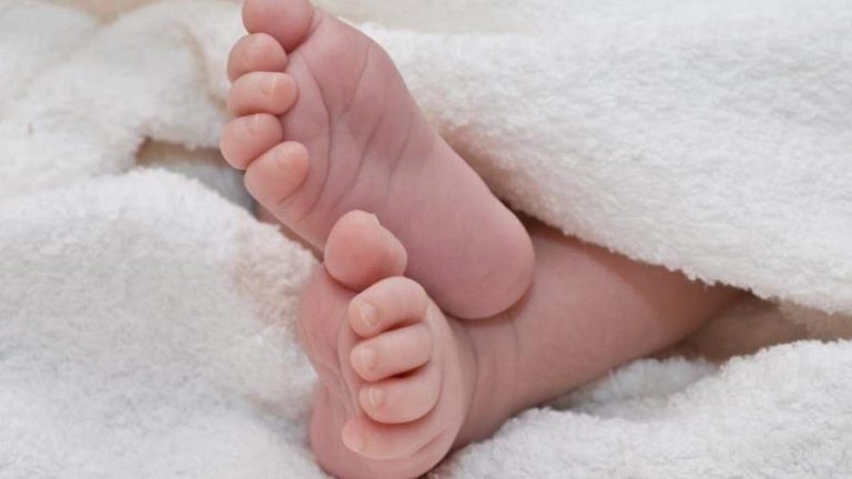 Apresan  pareja por la compra de una  recién nacida