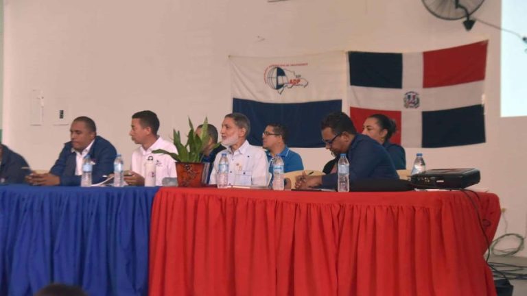 Profesores amenazan con paralizar docencia por 48 horas