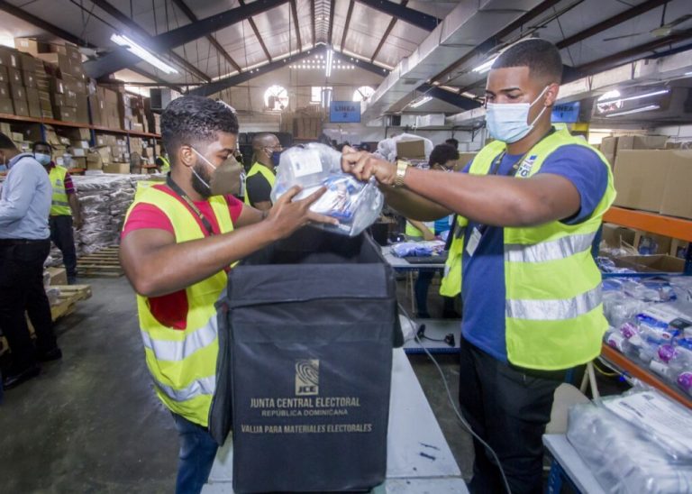 La JCE informa 80 por ciento de los kits electorales ya están distribuidos