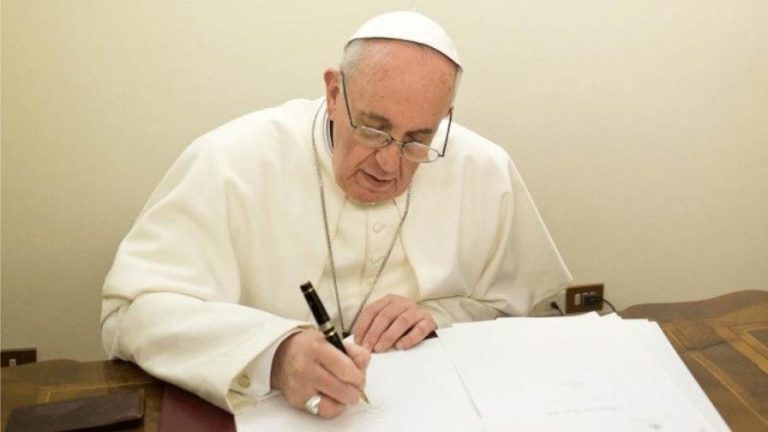 El papa advierte  sociedad actual está «llevando el mundo a límites peligrosos»