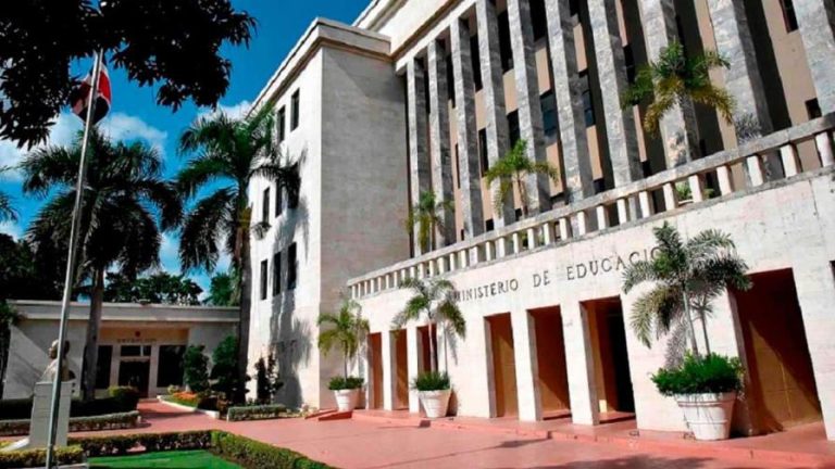 Estudiantes y profesores  resultan intoxicados por fumigación de finca
