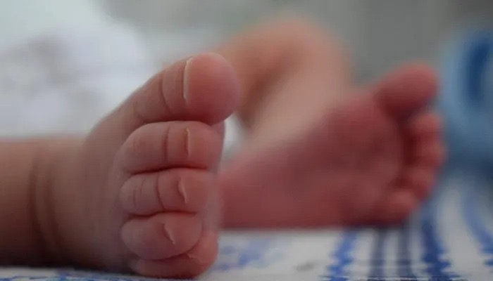 Muere niño de 7 meses  tras atragantarse con una tapa de refresco