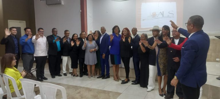 Juramentan nueva directiva Asociación de Locutores de Santiago