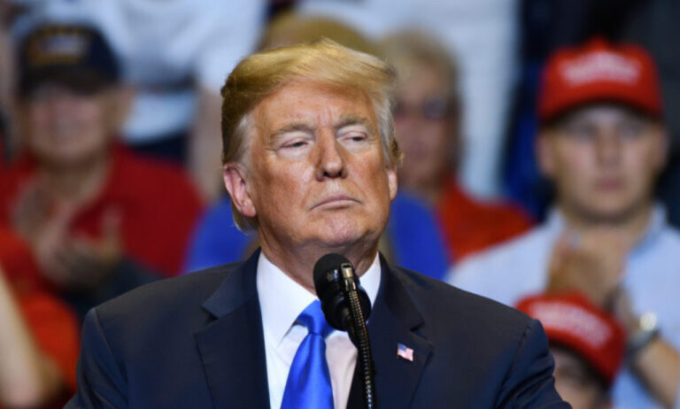 Fiscalía pide imponer orden mordaza a Trump