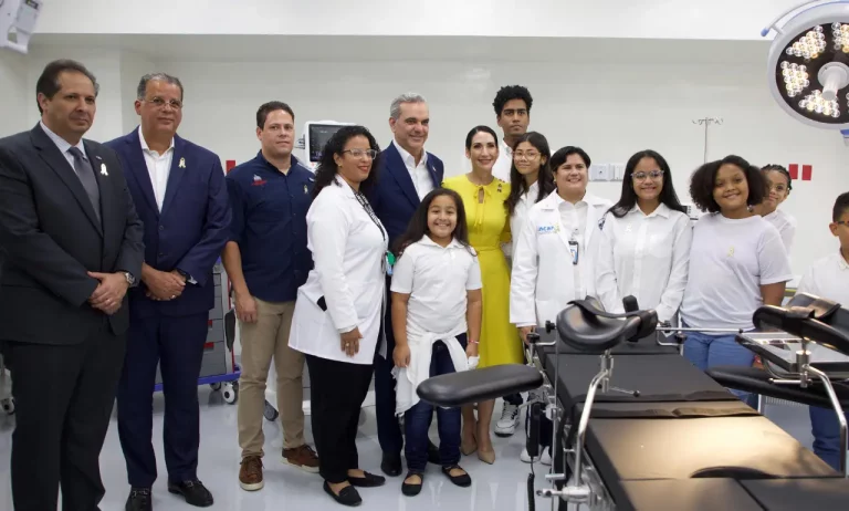 Gobierno entrega pabellón oncopediátrico