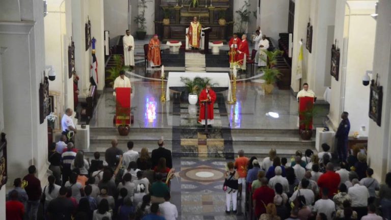 Arzobispo  pide orar por fallecidos de Salcedo, Rusia y Haití