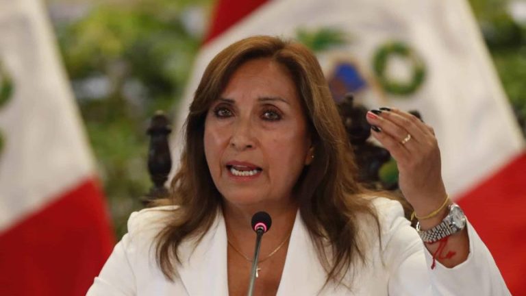 Presidenta de Perú denuncia «ataque y acoso sistemático» en su contra