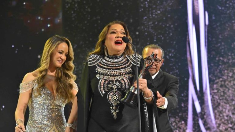 Ángela Carrasco recibe el Gran Soberano