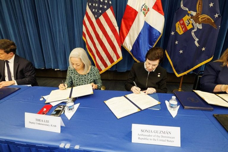 Departamento de Trabajo de EEUU y Embajada de RD promoverán derechos laborales de trabajadores