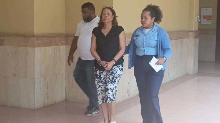 Arresto domiciliario  a mujer acusada de pagar por muerte de su esposo