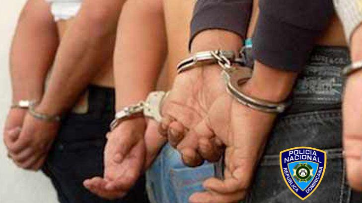 Policía Nacional arresta tres personas por robo a mano armada