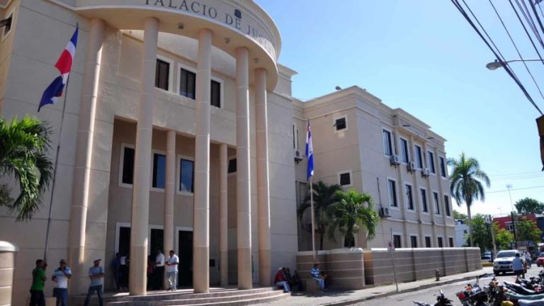 Envían a prisión al padre que violó y embarazó a su hija menor de edad