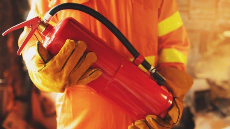 Hombre muere tras explosión de un extintor