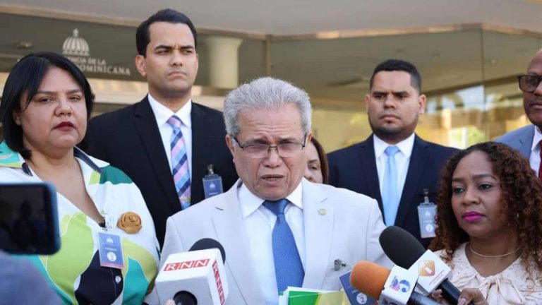 Gobierno y Colegio Médico avanzan sobre aumento salarial