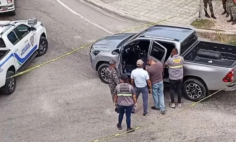 Hieren a tiros  mujer que se desplazaba en una camioneta