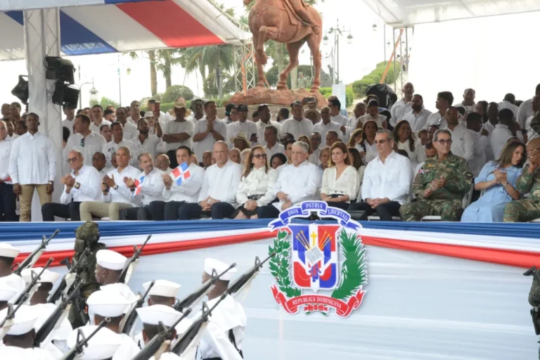 Presidente Abinader encabeza desfile por 180 aniversario de la Batalla del 30 de marzo