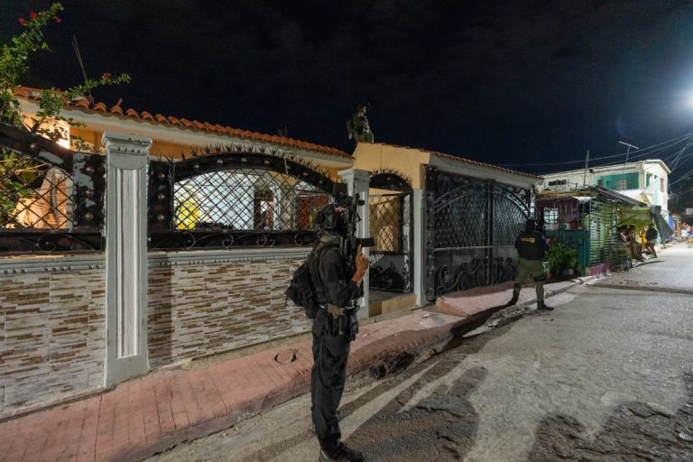 En operación CAIMAN realizan allanamientos contra el lavado de activos y narcotráfico