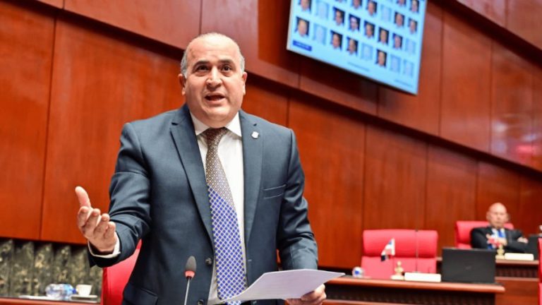 Senado aprueba  aumentar a dos años licencias de armas de fuego