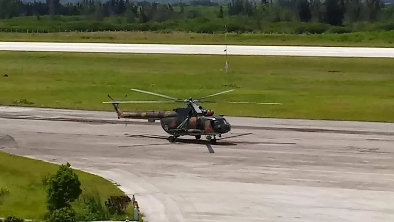 Mueren tres militares cubanos al estrellarse  helicóptero