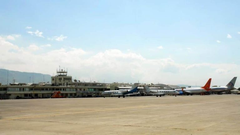 Reanudan vuelos comerciales en el aeropuerto de Puerto Príncipe