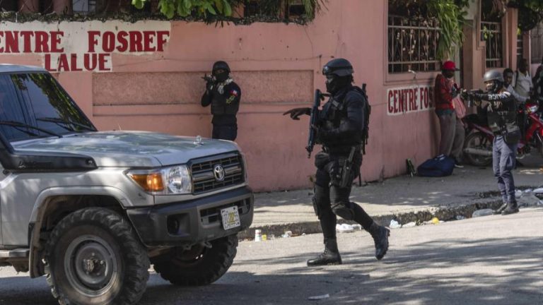 Cuatro presos muertos y ocho fugados en una cárcel