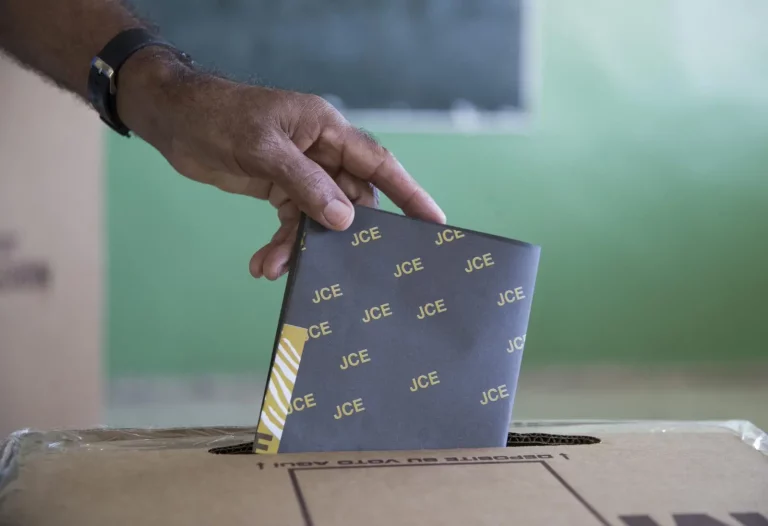 Apocas horas para que los dominicanos voten hoy  domingo