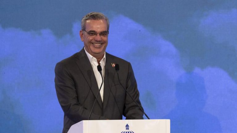 Pte Abinader dispone ascenso colectivo del personal diplomático