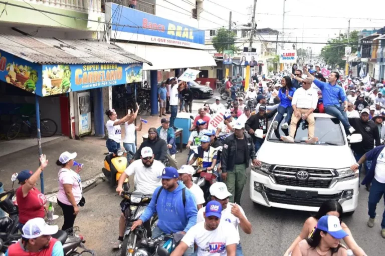PRM celebra victoria masivamente en las calles de SFM