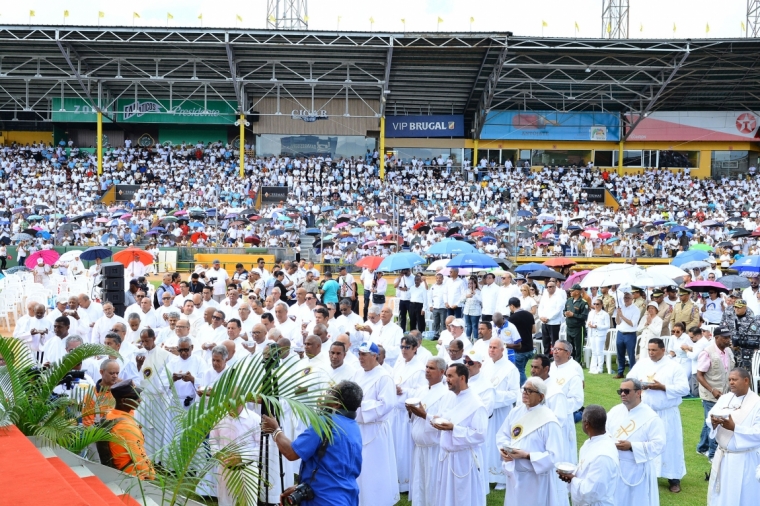 Abarrotan Estadio Cibao hoy  Día de Corpus Christi