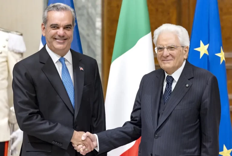 Pte Abinader pide a su homologo  Mattarella incrementar vuelos directos de Italia a RD