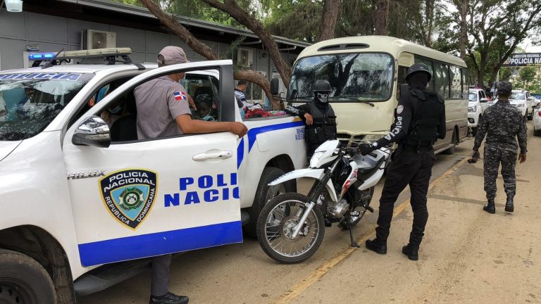 Policía Nacional arresta tres hombres por tráfico de haitianos
