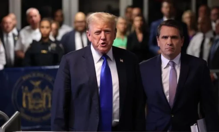 Trump pide dejar sin efecto la orden mordaza