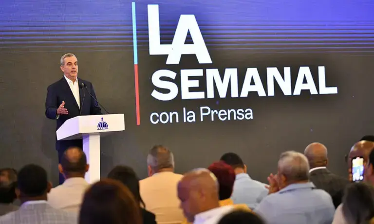 Presidente Abinader advierte a funcionarios