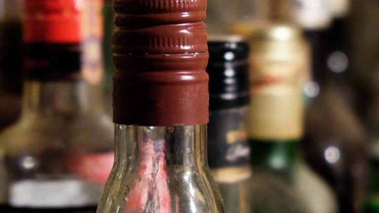 Aumento de impuestos selectivos al alcohol fortalecería bandas criminales en el país