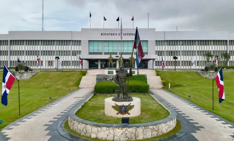 Fuerzas Armadas  “atentas y vigilantes” para impedir delincuentes haitianos escapen a Dominicana