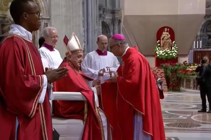 El Papa  entrega palio al arzobispo de Santiago, Héctor Rafael Rodríguez
