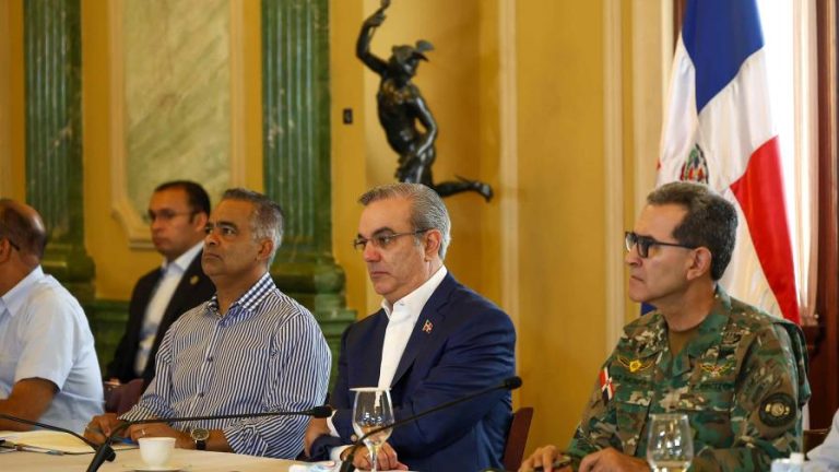 Pte Abinader realiza reunión preventiva  ante paso de huracán Beryl