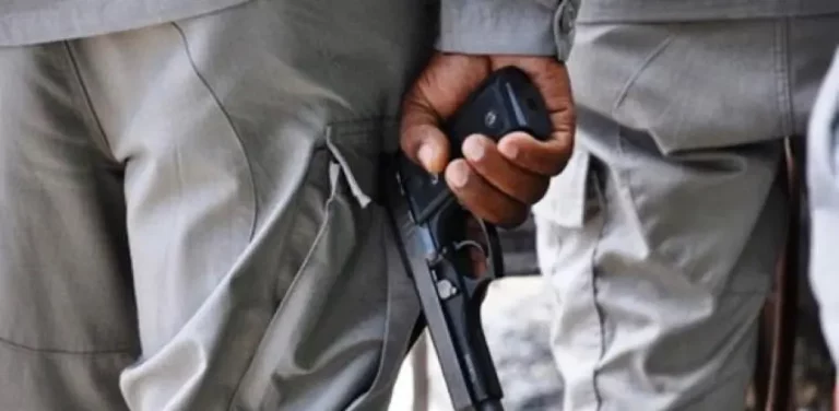 Policías matan a hombre en un enfrentamiento