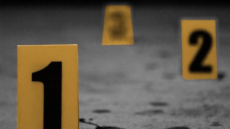 Dos hombres se entran a tiros en un colmado  y uno muere
