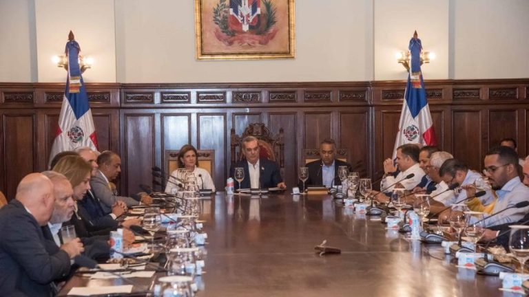 Pte Abinader encabezo  Consejo de Ministros para coordinar el presupuesto del 2025