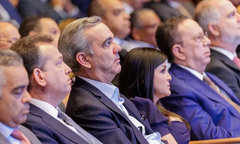 Pte Abinader reconoce once empresas internacionales