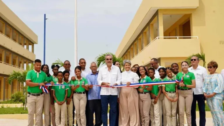 Abinader inaugura otro centro educativo
