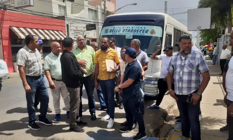 Transportistas anuncian paro en el Cibao