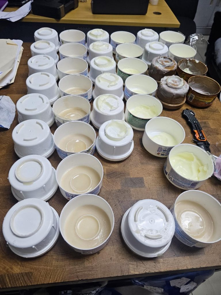 Frustran envío a Australia de 21 postes llenos de cocaina en productos de belleza