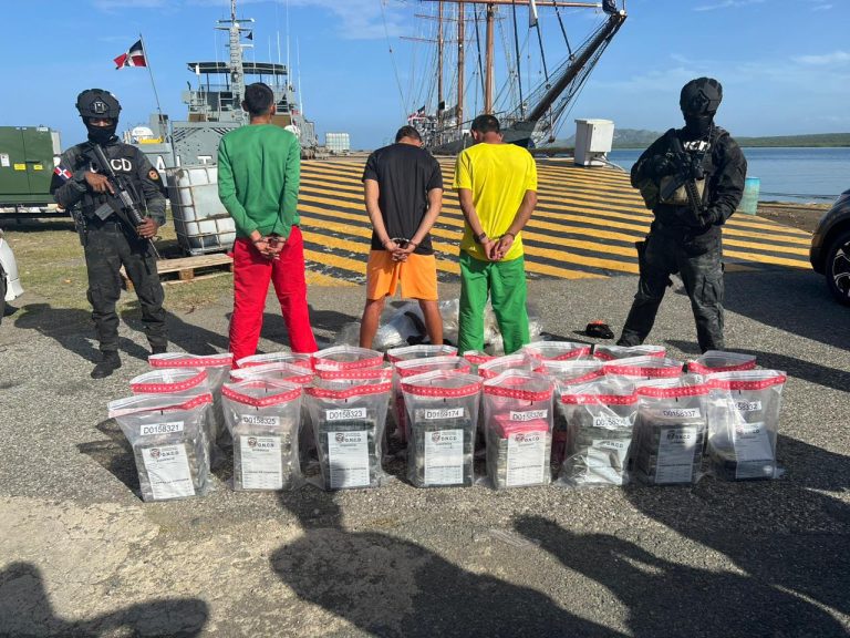 DNCD ocupa otros 134 paquetes de  cocaina y apresa tres venezolanos