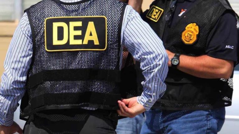 Apresan a dos dominicanos en una embarcación con más de 300 kilos de cocaína