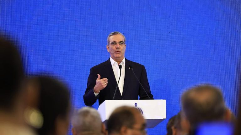 Pte Abinader propone en reforma Constitucional eliminar 53 diputados