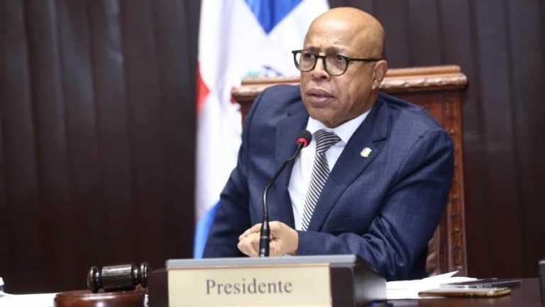 Pte de diputados advierte al PRM en el Congreso: «Hoy son grandes, mañana pueden ser pequeños»