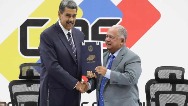 Nicolás Maduro pide a EE.UU.  «sacar sus narices de Venezuela»